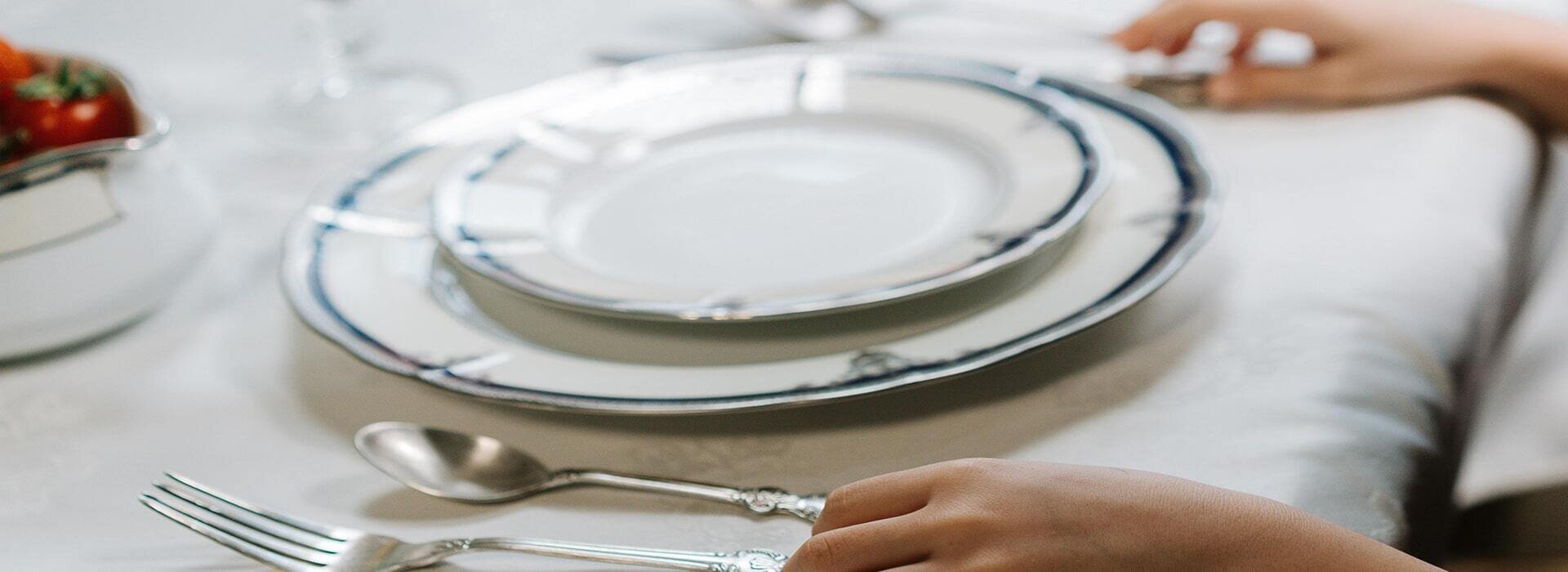 มารยาทบนโต๊ะอาหารที่ทุกคนควรรู้