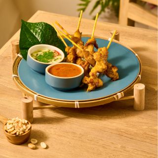 White prawn or chicken satay with peanut sauce