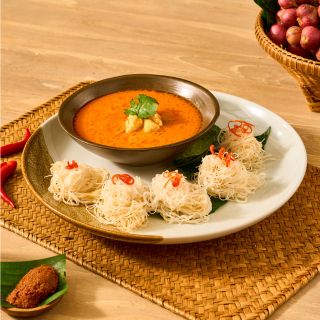 Phuket curry crab meat with soft noodle